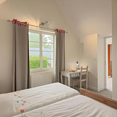 Holiday home Charme De La Pointe De Penchateau By Interhome *