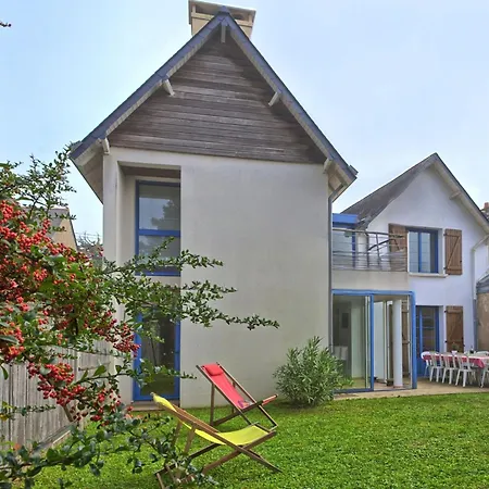 Holiday home Charme De La Pointe De Penchateau By Interhome Le Pouliguen